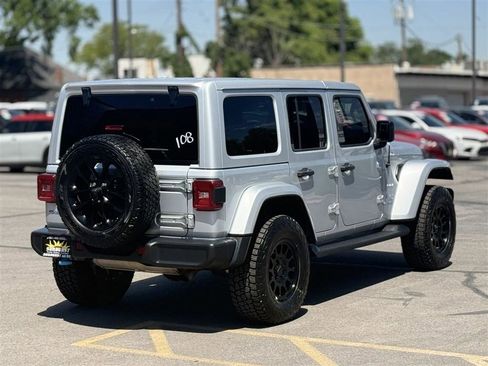 Used 2022 Jeep Wrangler Unlimited Sahara w/ Cold Weather Group AWD/4WD image 6