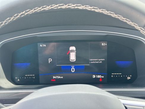 Used 2022 Volkswagen Tiguan SE w/ Panoramic Sunroof Package FWD image 40