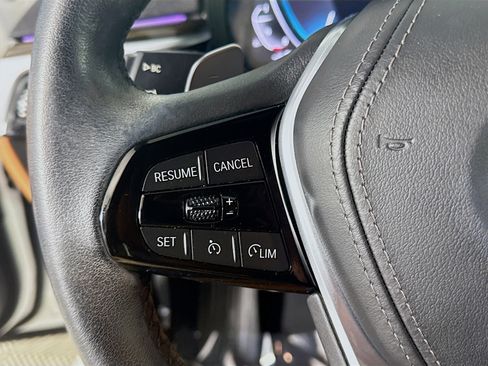 Used 2023 BMW 530e w/ Premium Package image 14