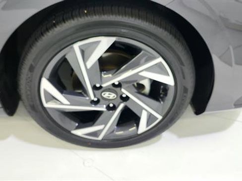 Used 2025 Hyundai Elantra SEL FWD image 36