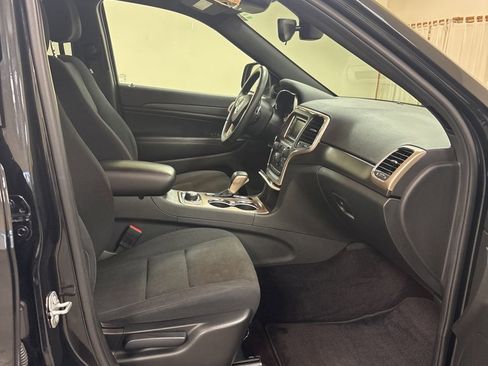 Used 2017 Jeep Grand Cherokee Laredo w/ Quick Order Package 23E image 27