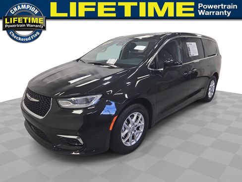 Used 2023 Chrysler Pacifica Touring-L FWD image 1