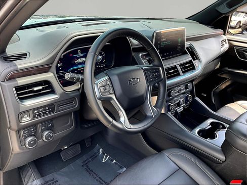 Used 2023 Chevrolet Tahoe Z71 w/ Luxury Package AWD/4WD image 17