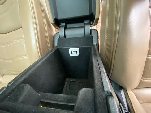 Used 2018 Cadillac XT5 Platinum w/ Driver Assist Package image 18