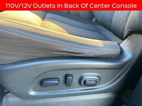 Used 2021 Nissan Titan SV w/ SV Convenience Package image 17