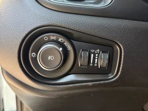 Used 2018 Jeep Renegade Limited w/ UConnect 8.4 Nav Group image 30