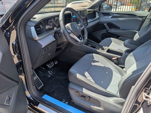 New 2026 Volkswagen Tiguan SE R-Line FWD image 11