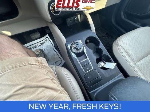 Used 2020 Ford Escape SE Sport image 16