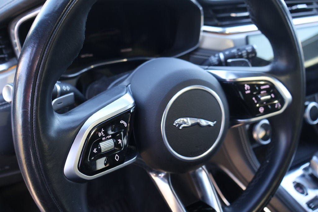 Used 2025 Jaguar F-PACE R-Dynamic S AWD/4WD image 6