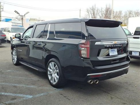 Used 2024 Chevrolet Suburban High Country w/ Advanced Technology Package image 4