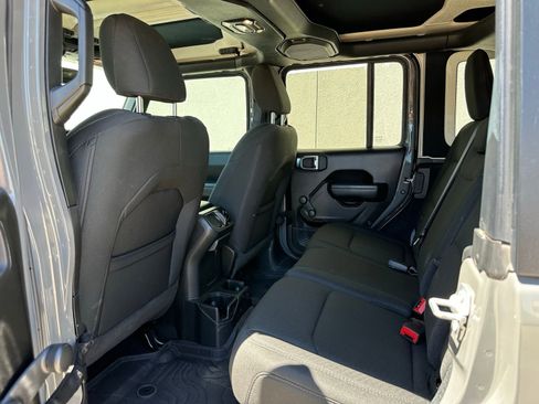 Used 2022 Jeep Wrangler Unlimited Sport image 17