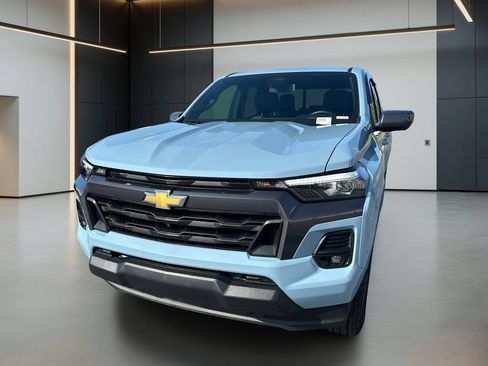Used 2025 Chevrolet Colorado LT w/ LT Convenience Package AWD/4WD image 11