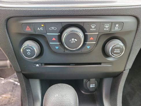 Used 2012 Dodge Charger SE image 10