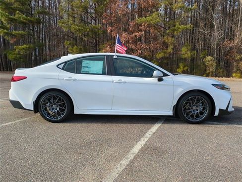 New 2026 Toyota Camry SE image 3