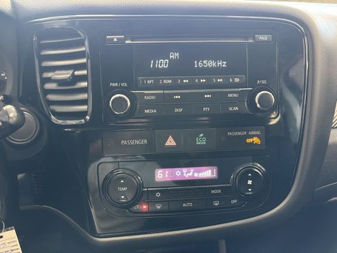 Used 2014 Mitsubishi Outlander ES FWD image 17
