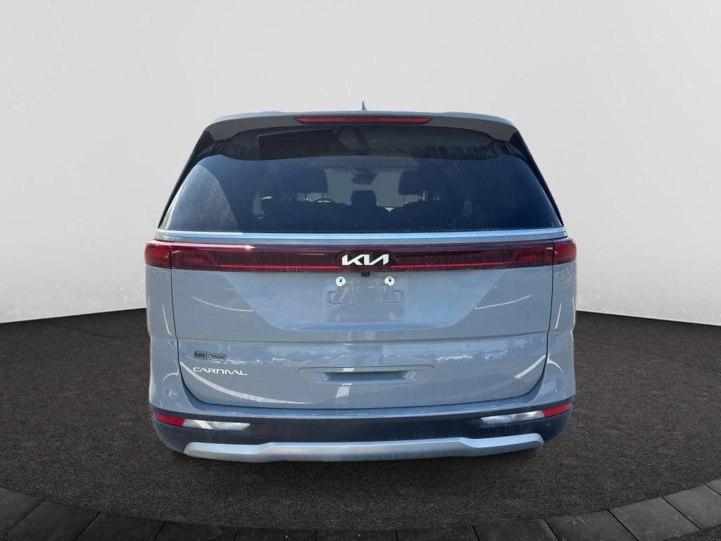 Used 2024 Kia Carnival EX FWD image 6