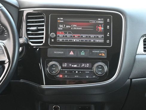 Used 2017 Mitsubishi Outlander SE FWD image 12