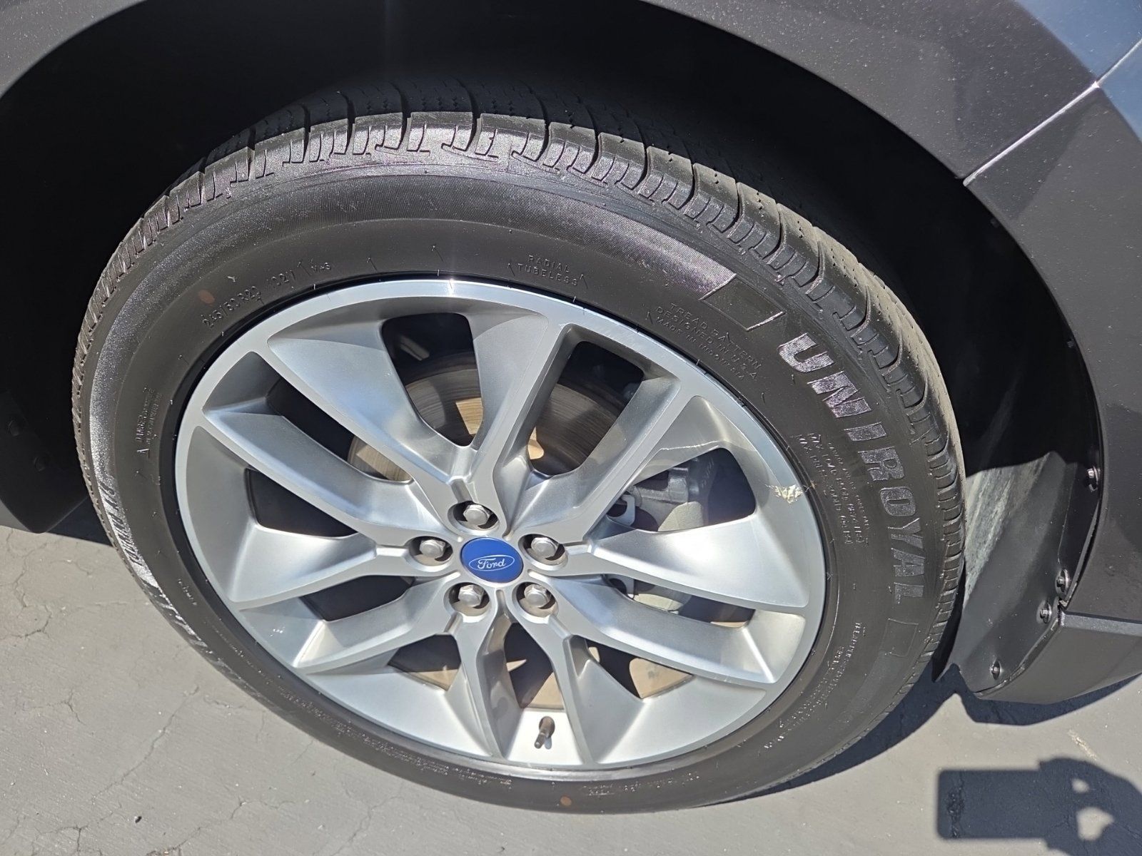 Certified 2018 Ford Edge Titanium w/ Technology Package FWD image 2