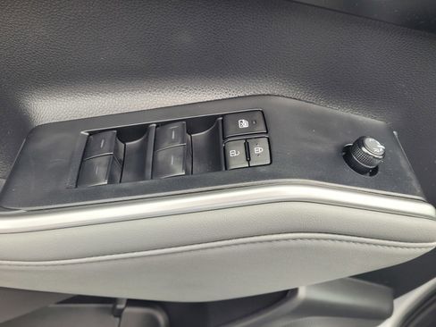 Used 2024 Toyota Highlander LE image 19