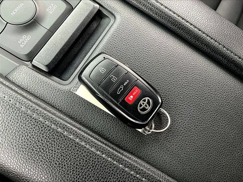 Used 2024 Toyota Grand Highlander AWD image 37