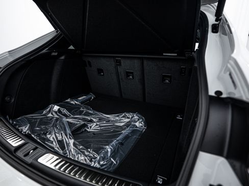 Certified 2025 Porsche Macan image 24