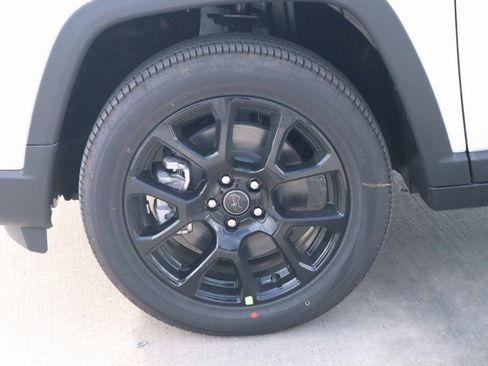 New 2026 Jeep Compass Latitude image 17