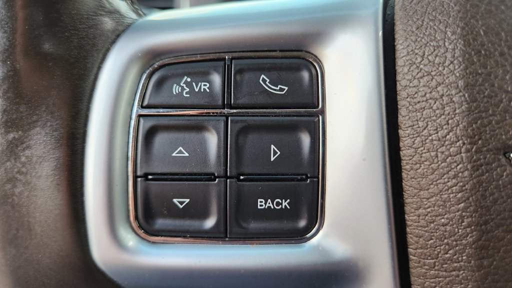 Used 2012 Chrysler Town & Country Touring-L w/ Entertainment Group #2 FWD image 17