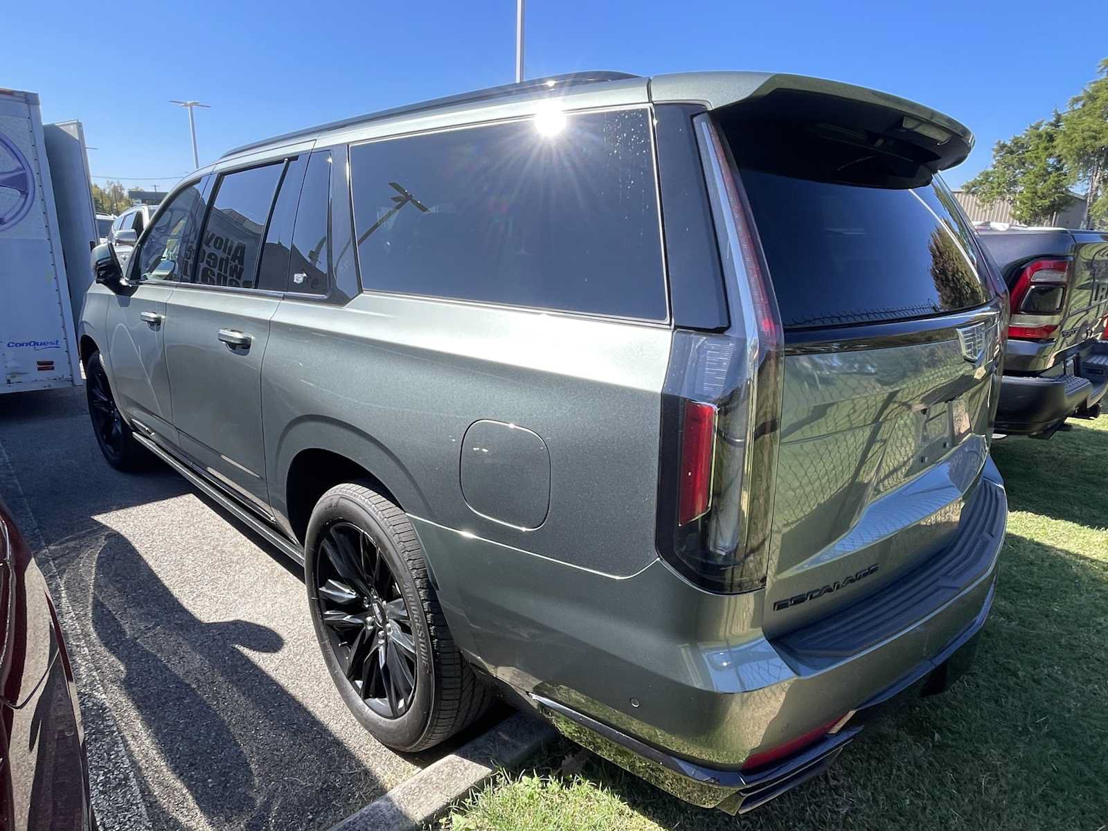 Used 2024 Cadillac Escalade ESV Sport Platinum w/ Heavy-Duty Trailer Package AWD/4WD image 4