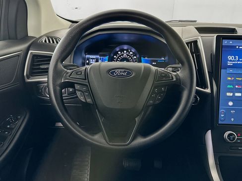 Used 2022 Ford Edge SE image 18