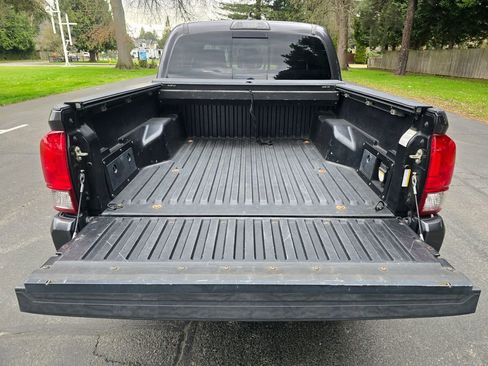 Used 2017 Toyota Tacoma SR5 image 15