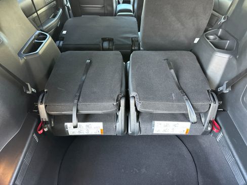 Used 2019 Ford Explorer XLT w/ Equipment Group 202A FWD image 16