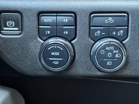 Used 2022 Chevrolet Silverado 1500 RST AWD/4WD image 43
