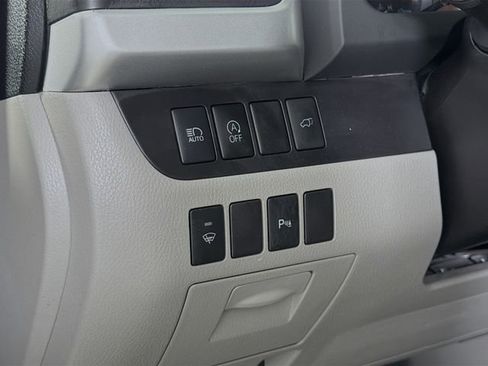 Used 2017 Toyota Highlander Limited image 10