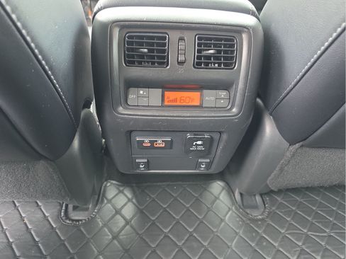 Used 2020 Nissan Pathfinder SL AWD/4WD image 13
