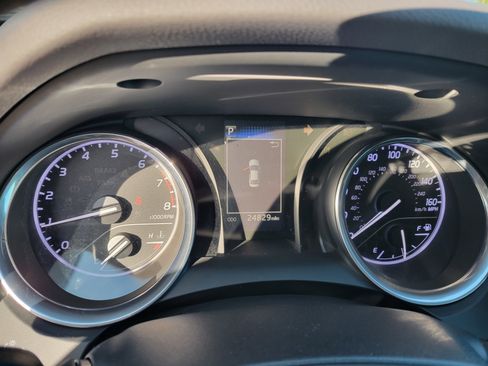 Used 2018 Toyota Camry LE image 15