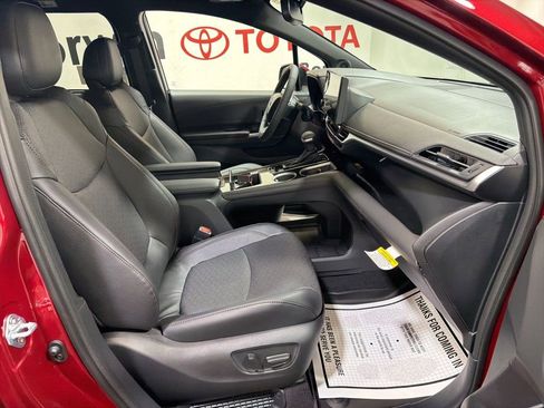 Used 2026 Toyota Sienna Limited AWD/4WD image 12