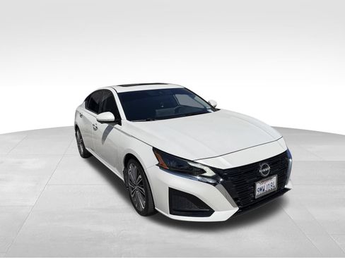 Used 2024 Nissan Altima 2.5 SL FWD image 3