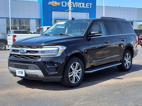 Used 2023 Ford Expedition XLT RWD image 3