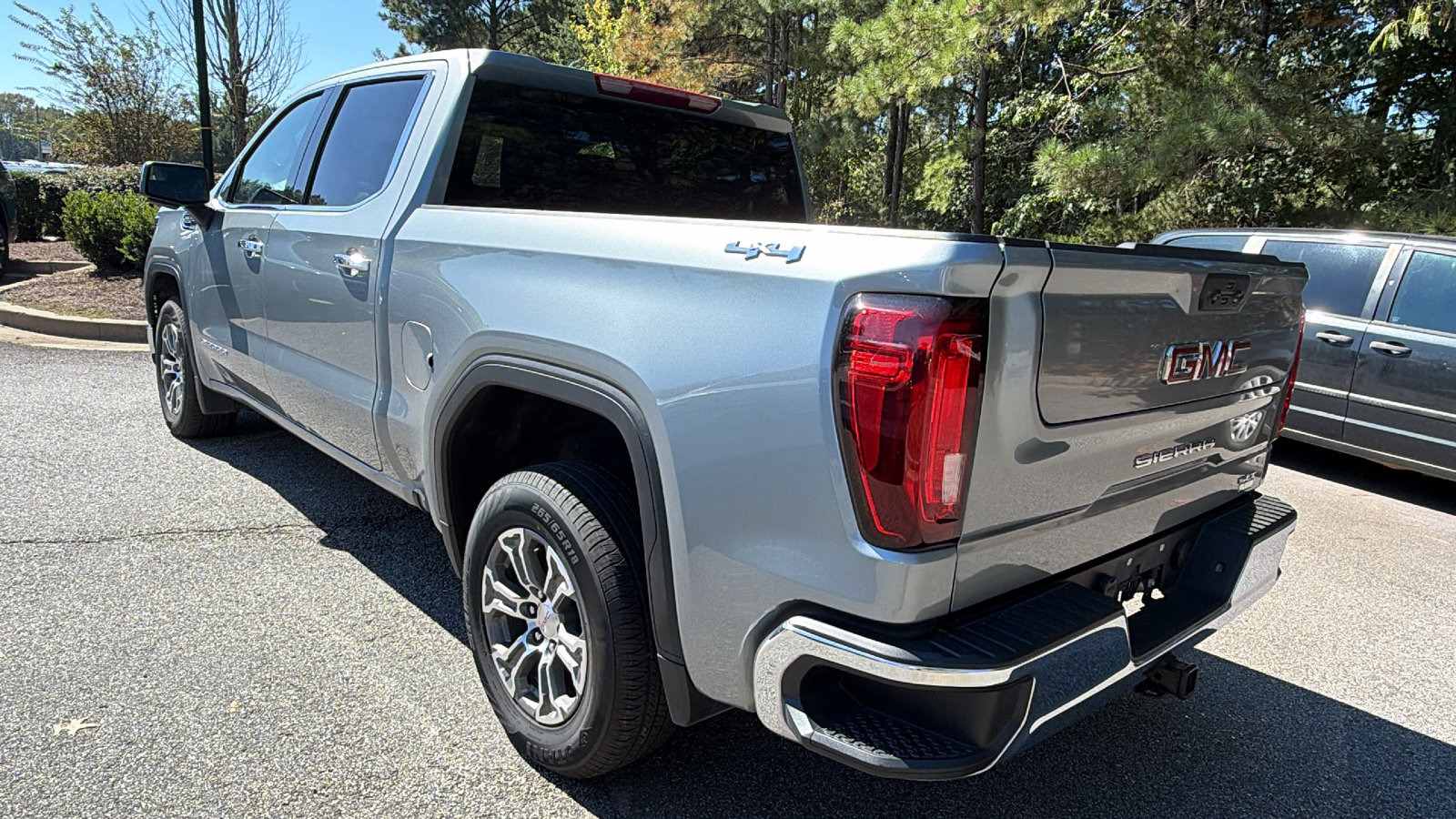 Used 2025 GMC Sierra 1500 SLT AWD/4WD image 10