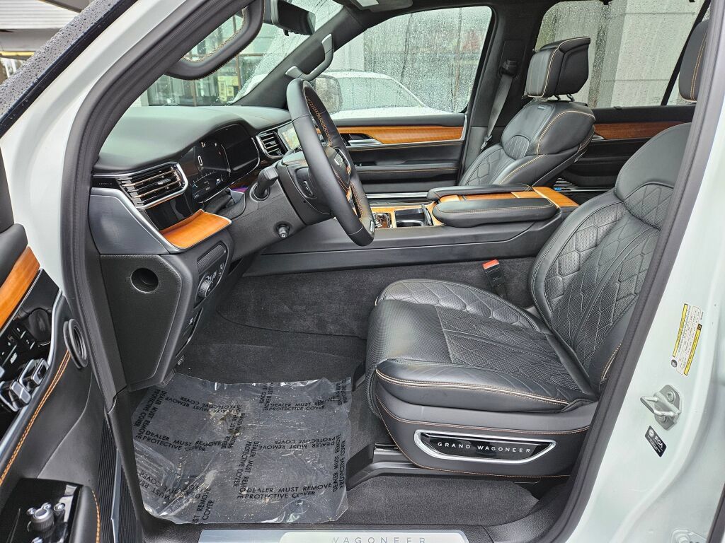 Used 2024 Jeep Grand Wagoneer L Series III AWD/4WD image 11