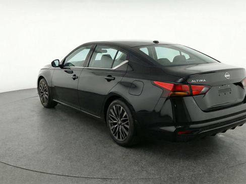 Used 2025 Nissan Altima 2.5 SV FWD image 6