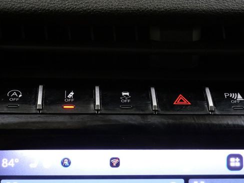 Used 2024 Jeep Grand Cherokee L Limited w/ Luxury Tech Group II image 21