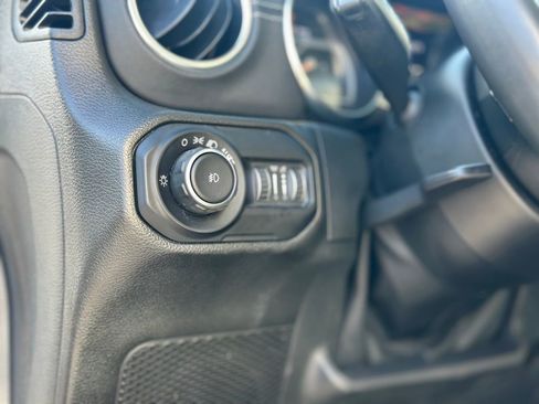 Used 2022 Jeep Wrangler Unlimited Sahara w/ Cold Weather Group image 17