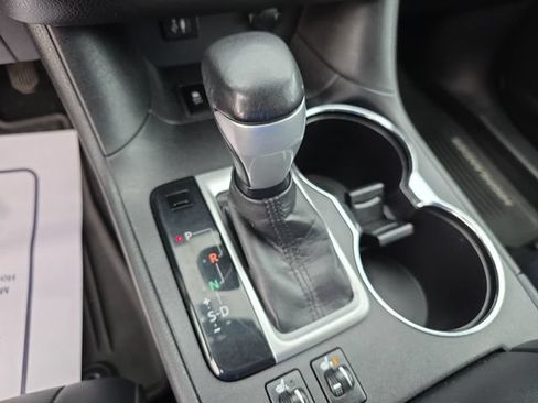 Used 2016 Toyota Highlander XLE AWD/4WD image 26