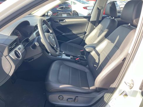 Certified 2022 Volkswagen Passat 2.0T SE image 17