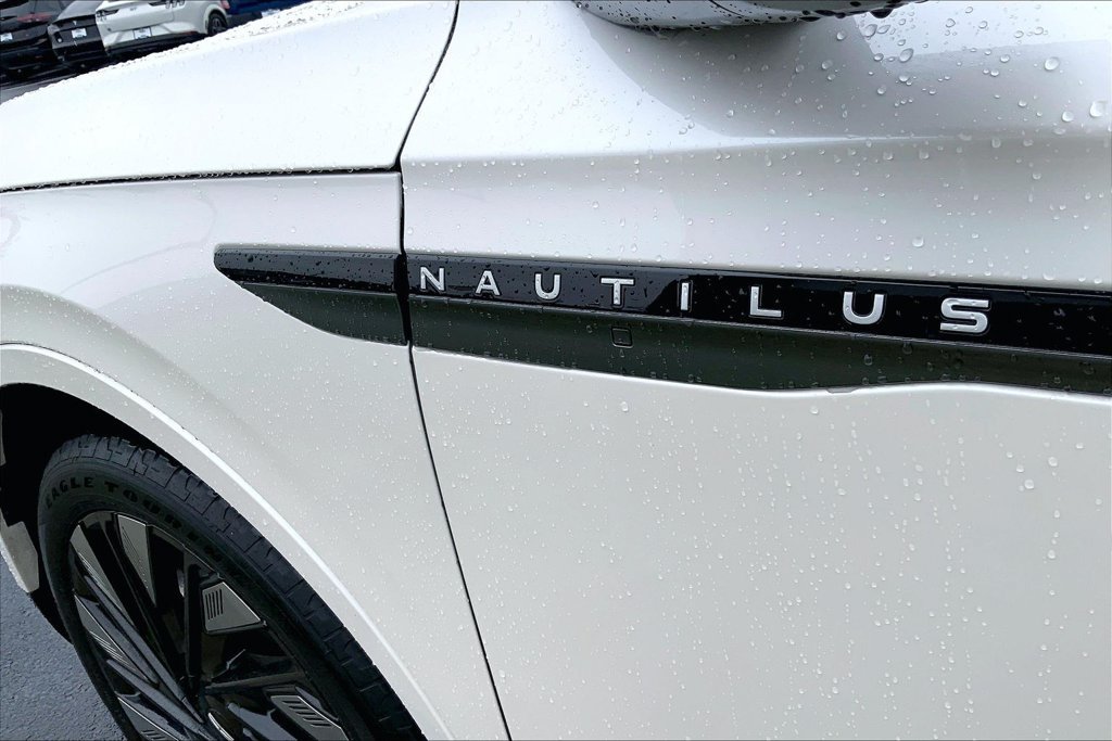 Used 2024 Lincoln Nautilus Reserve w/ Equipment Group 203A AWD/4WD image 4