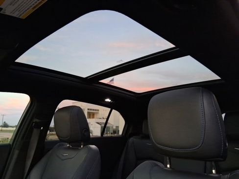 Used 2024 Cadillac XT4 Sport w/ Technology Package image 17