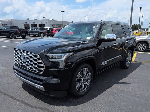 Used 2024 Toyota Sequoia Capstone AWD/4WD image 3