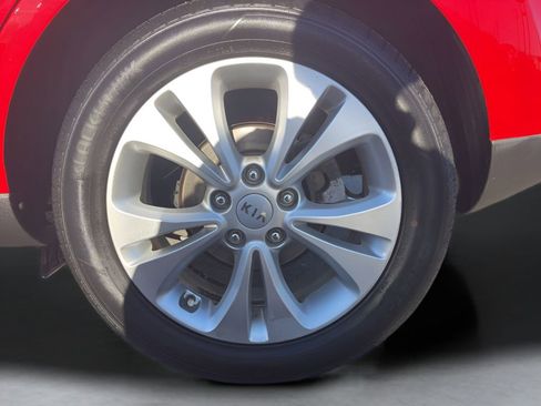 Used 2016 Kia Soul + FWD image 27
