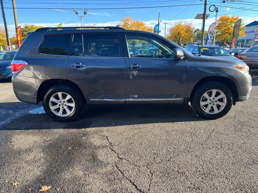 Used 2012 Toyota Highlander SE w/ Tow Pkg AWD/4WD image 5